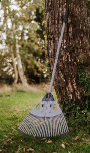 Kent & Stowe introduces rakes for Autumn garden maintenance